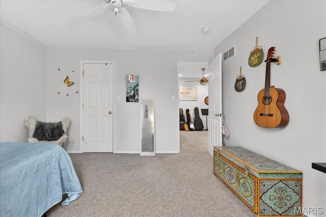 800 Whispering Village Circle, Ballwin, MO 63021