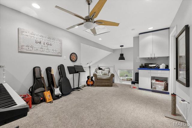 800 Whispering Village Circle, Ballwin, MO 63021