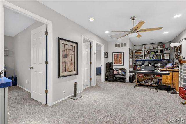 800 Whispering Village Circle, Ballwin, MO 63021