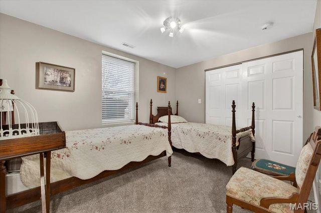 800 Whispering Village Circle, Ballwin, MO 63021