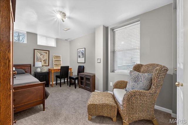 800 Whispering Village Circle, Ballwin, MO 63021