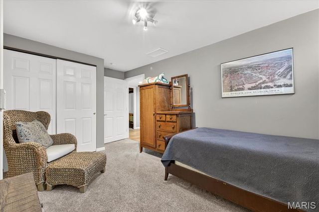 800 Whispering Village Circle, Ballwin, MO 63021