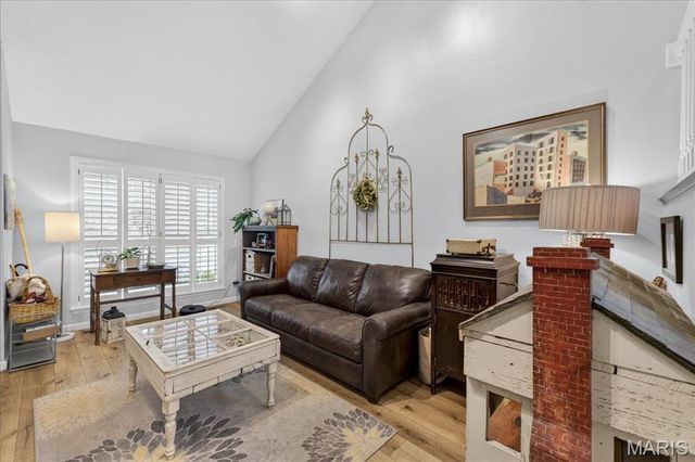 800 Whispering Village Circle, Ballwin, MO 63021