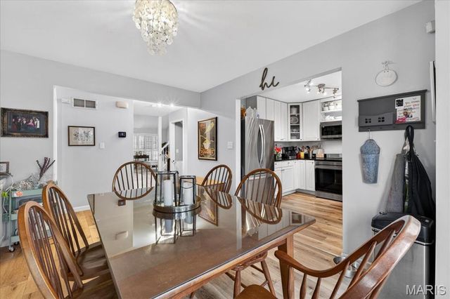 800 Whispering Village Circle, Ballwin, MO 63021