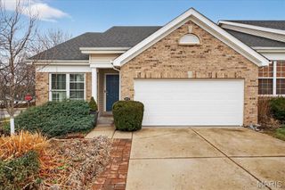 800 Whispering Village Circle, Ballwin, MO 63021