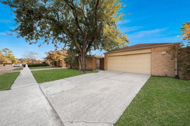 2471 Falls Church Drive, Houston, TX 77067