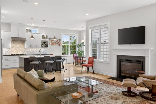 35 Snapping Bow, Plymouth, MA 02360