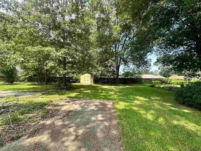 2081 S Woodcrest St, Denham Springs, LA 70726