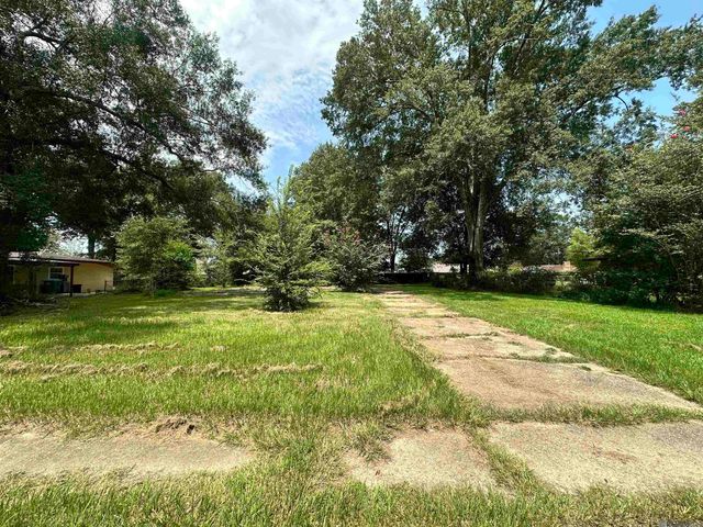 2081 S Woodcrest St, Denham Springs, LA 70726