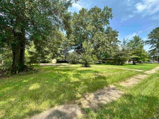 2081 S Woodcrest St, Denham Springs, LA 70726