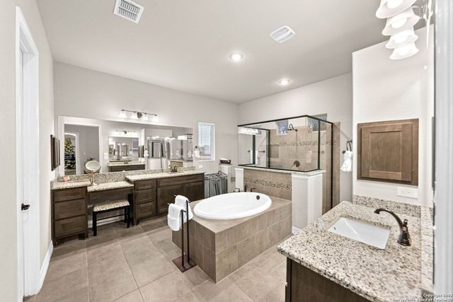 288 LILLY BLUFF, Castroville, TX 78009