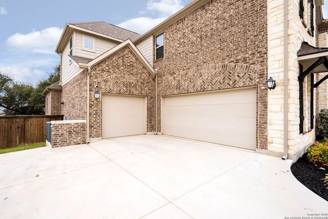 288 LILLY BLUFF, Castroville, TX 78009