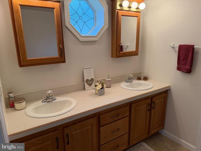 4 BIRCH CT, Mays Landing, NJ 08330