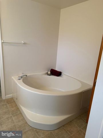 4 BIRCH CT, Mays Landing, NJ 08330