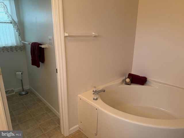 4 BIRCH CT, Mays Landing, NJ 08330