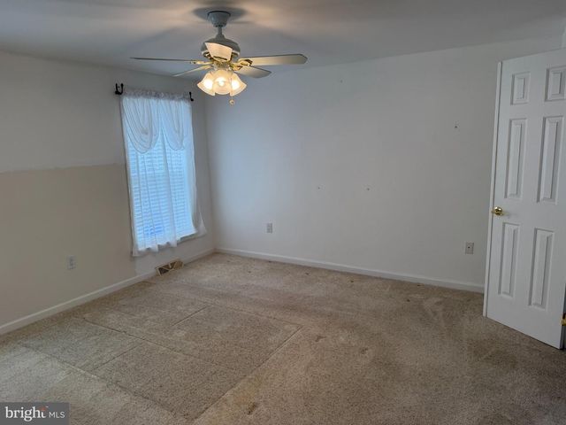 4 BIRCH CT, Mays Landing, NJ 08330