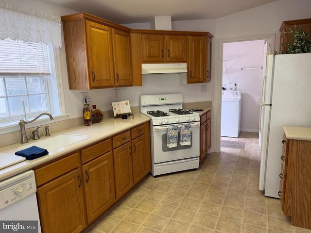 4 BIRCH CT, Mays Landing, NJ 08330