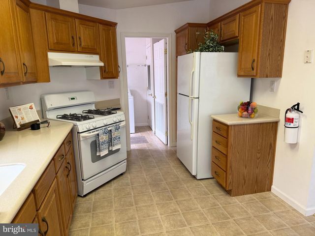 4 BIRCH CT, Mays Landing, NJ 08330