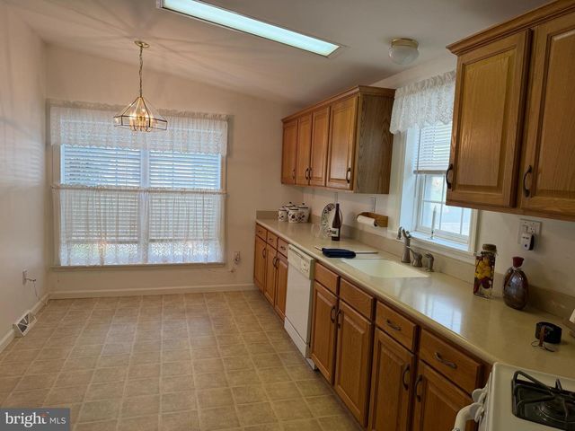 4 BIRCH CT, Mays Landing, NJ 08330