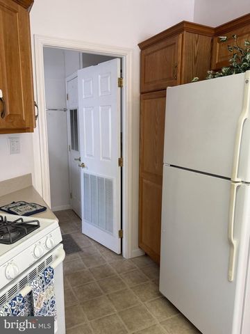 4 BIRCH CT, Mays Landing, NJ 08330
