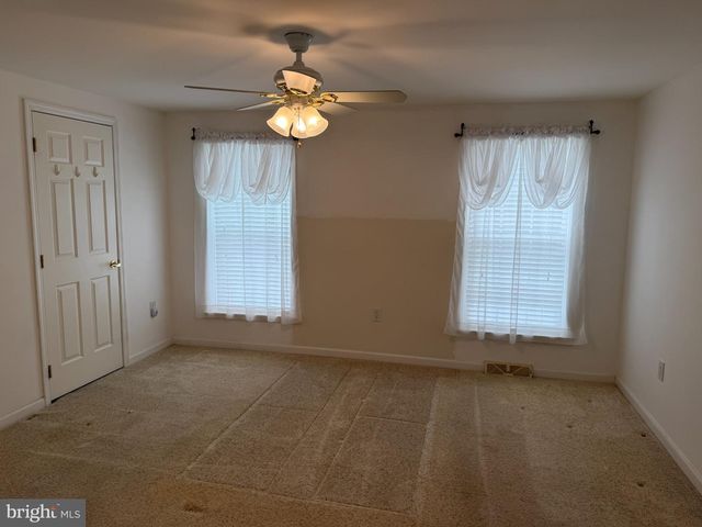 4 BIRCH CT, Mays Landing, NJ 08330