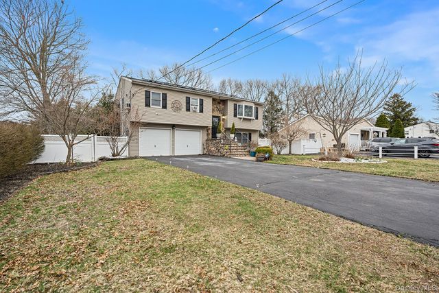 549 4th Street, Ronkonkoma, NY 11779