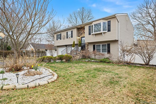 549 4th Street, Ronkonkoma, NY 11779