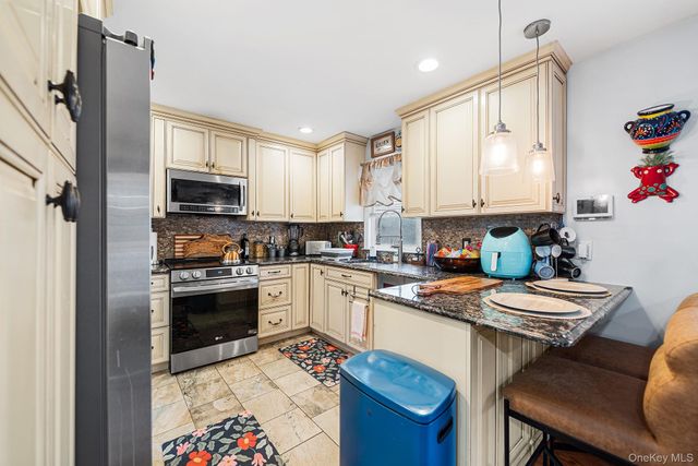 549 4th Street, Ronkonkoma, NY 11779