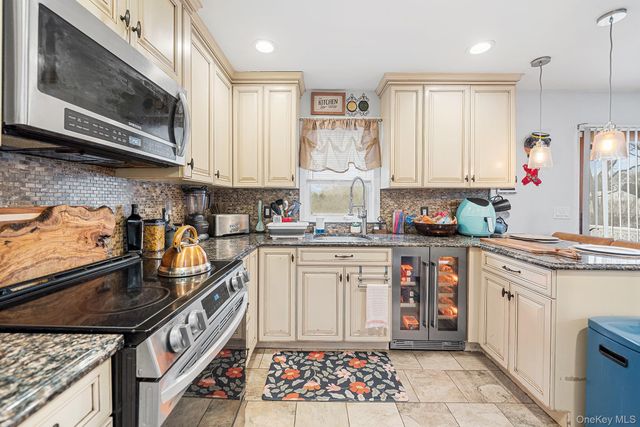 549 4th Street, Ronkonkoma, NY 11779