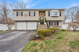 549 4th Street, Ronkonkoma, NY 11779