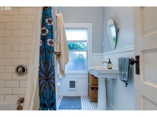 407 Ne 13TH St, Mc Minnville, OR 97128