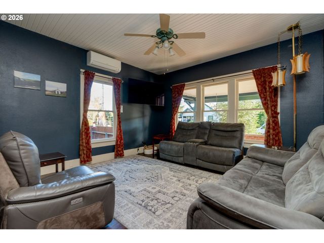 407 Ne 13TH St, Mc Minnville, OR 97128