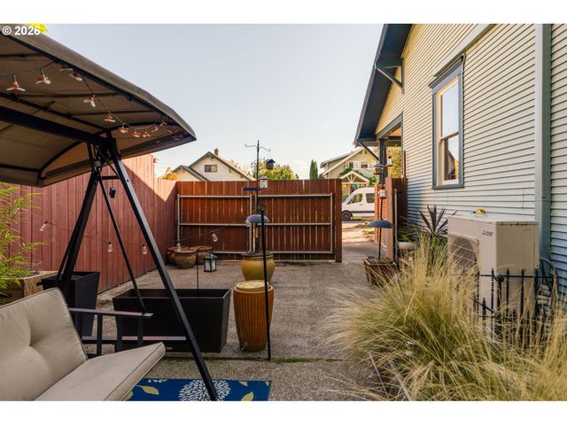 407 Ne 13TH St, Mc Minnville, OR 97128