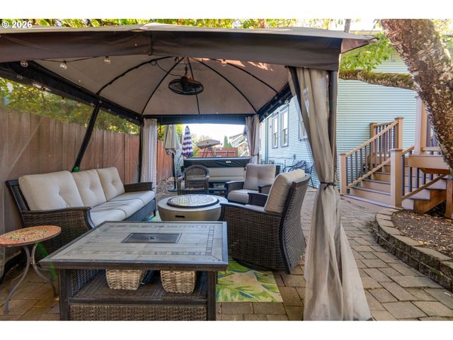407 Ne 13TH St, Mc Minnville, OR 97128