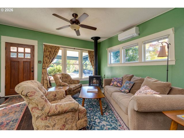 407 Ne 13TH St, Mc Minnville, OR 97128
