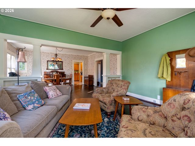 407 Ne 13TH St, Mc Minnville, OR 97128