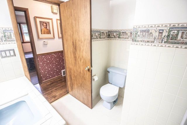 W222N8150 Plainview PARKWAY, Lisbon, WI 53089