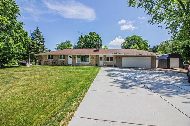 W222N8150 Plainview PARKWAY, Lisbon, WI 53089