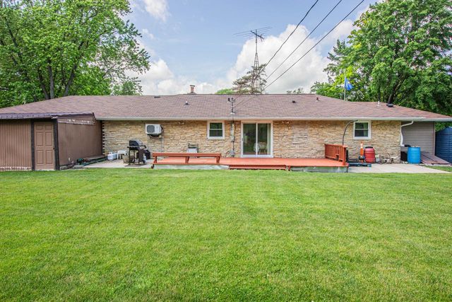 W222N8150 Plainview PARKWAY, Lisbon, WI 53089