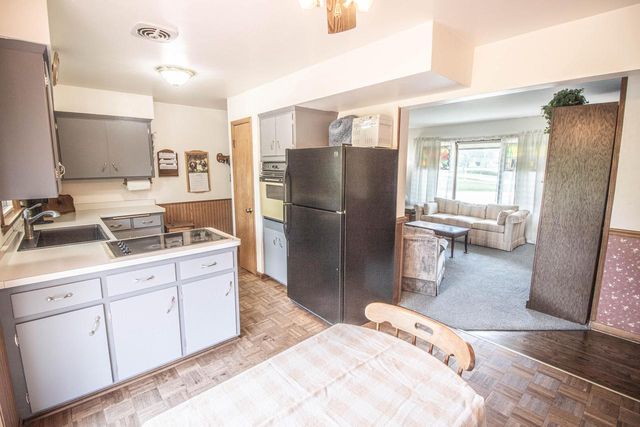 W222N8150 Plainview PARKWAY, Lisbon, WI 53089