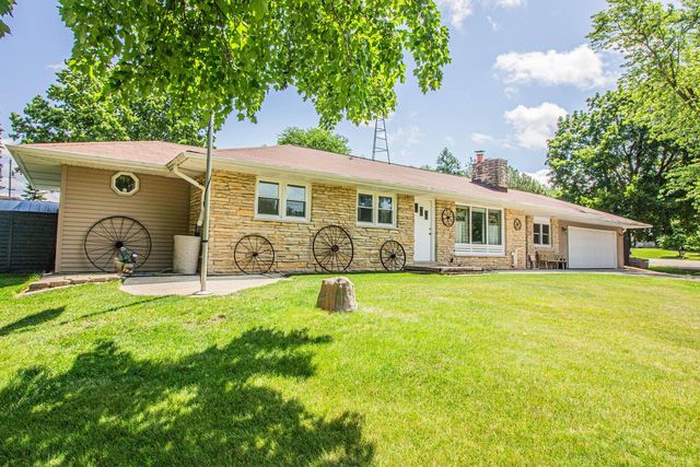 W222N8150 Plainview PARKWAY, Lisbon, WI 53089