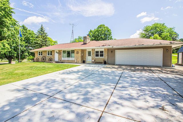 W222N8150 Plainview PARKWAY, Lisbon, WI 53089