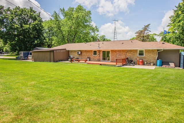 W222N8150 Plainview PARKWAY, Lisbon, WI 53089