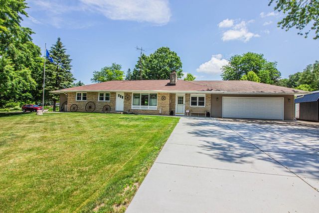 W222N8150 Plainview PARKWAY, Lisbon, WI 53089
