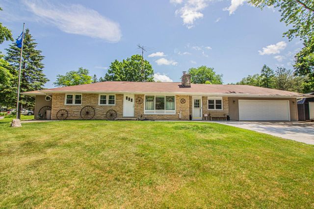 W222N8150 Plainview PARKWAY, Lisbon, WI 53089