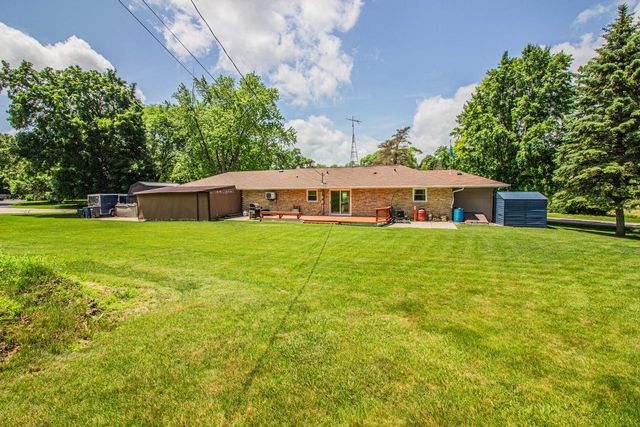 W222N8150 Plainview PARKWAY, Lisbon, WI 53089