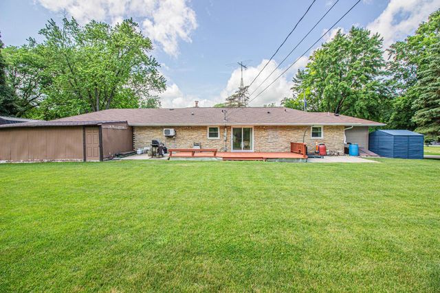 W222N8150 Plainview PARKWAY, Lisbon, WI 53089