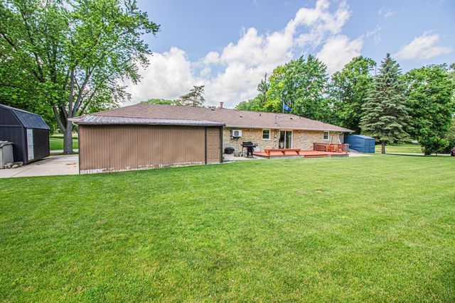 W222N8150 Plainview PARKWAY, Lisbon, WI 53089