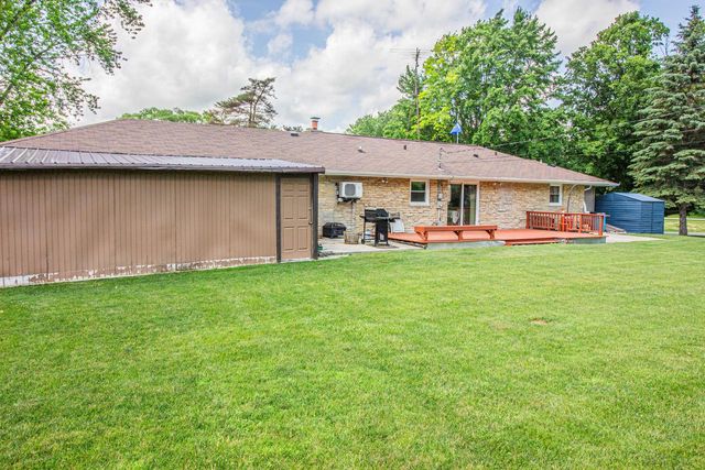 W222N8150 Plainview PARKWAY, Lisbon, WI 53089