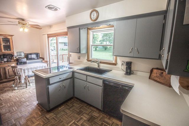 W222N8150 Plainview PARKWAY, Lisbon, WI 53089